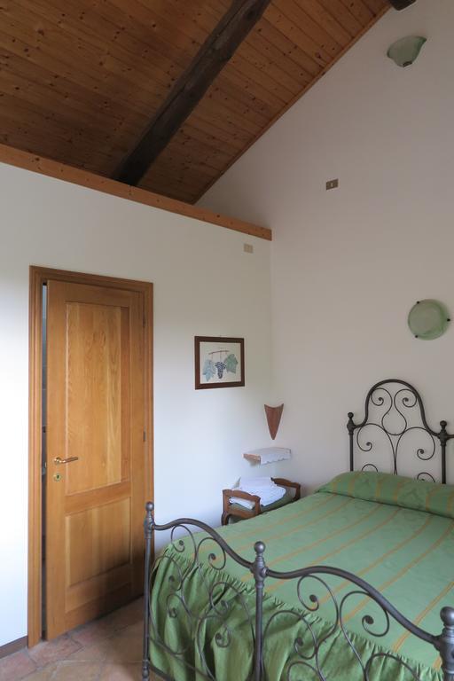Agriturismo Rupestr Canelli Cameră foto